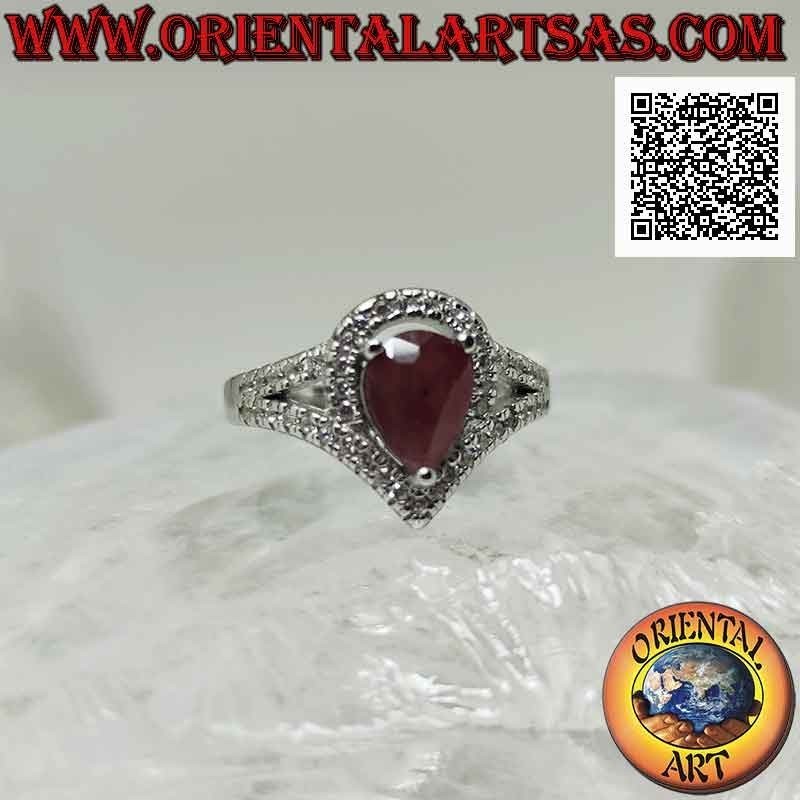 Anello in argento con rubino naturale a goccia incastonato contornato da zirconi bianchi e due linee