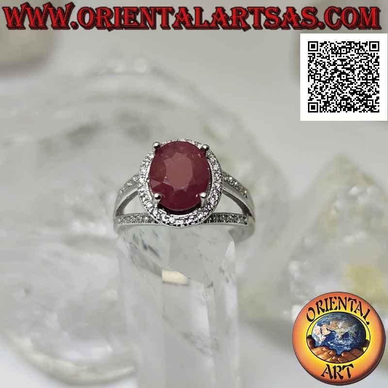 Bague en argent avec gros rubis naturel ovale serti entouré de zircons blancs et de trois lignes