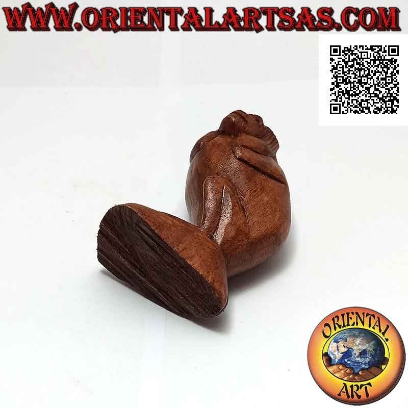 Scultura di una delle tre scimmie sagge "non sento" in legno di suar da 10 cm