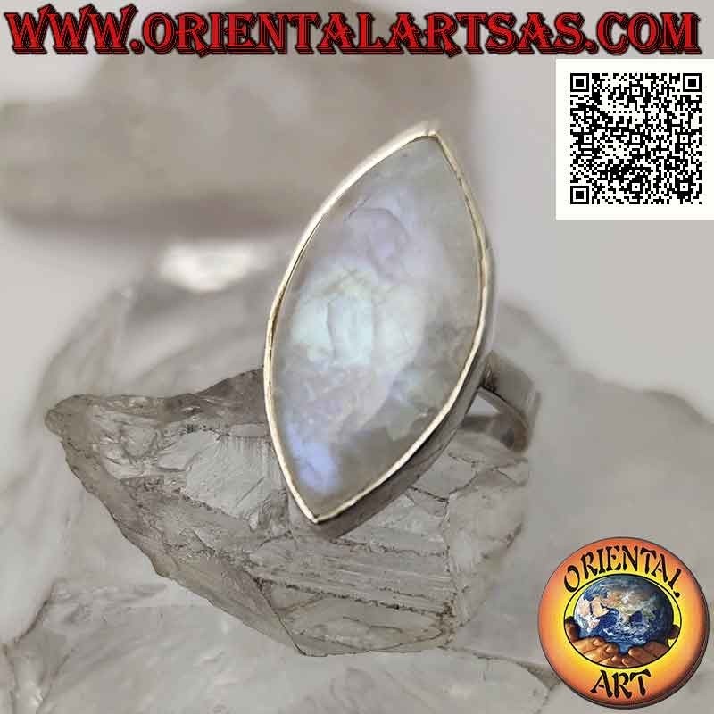 Anillo de plata con piedra lunar arcoíris cabujón ovalado puntiagudo en un marco suave