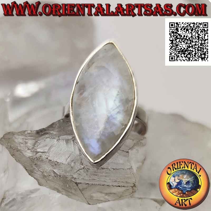 Anello in argento con pietra di luna arcobaleno ovale appuntita cabochon su montatura liscia