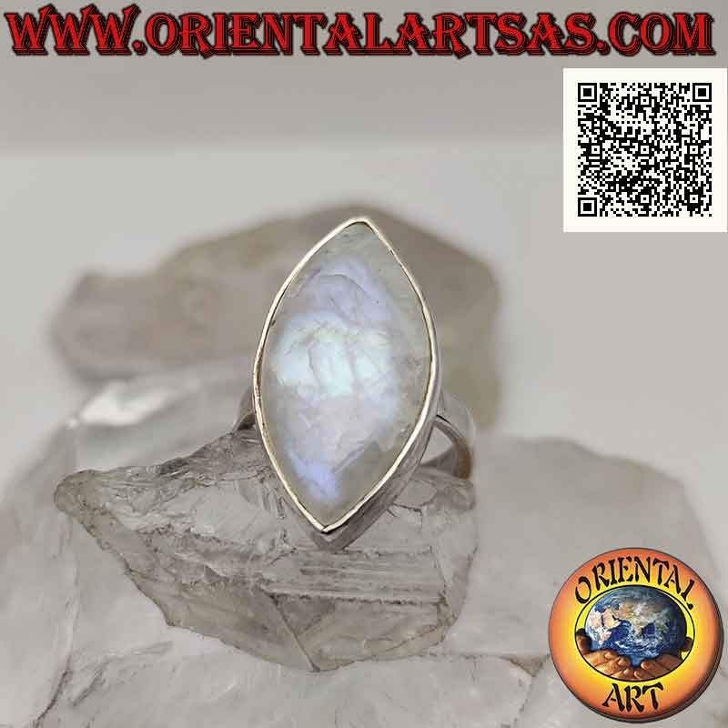 Anello in argento con pietra di luna arcobaleno ovale appuntita cabochon su montatura liscia