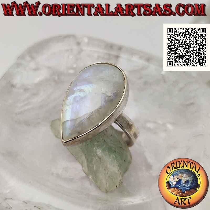 Anello in argento con grande pietra di luna arcobaleno a goccia cabochon su montatura liscia