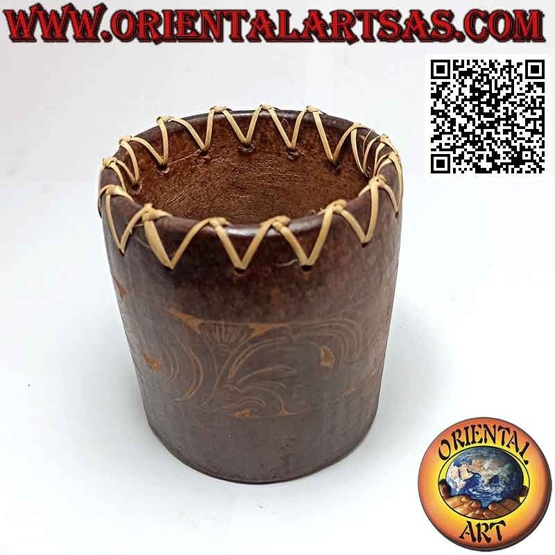 Traditional Lombok round pen holder with floral and wicker decoration, in terracotta