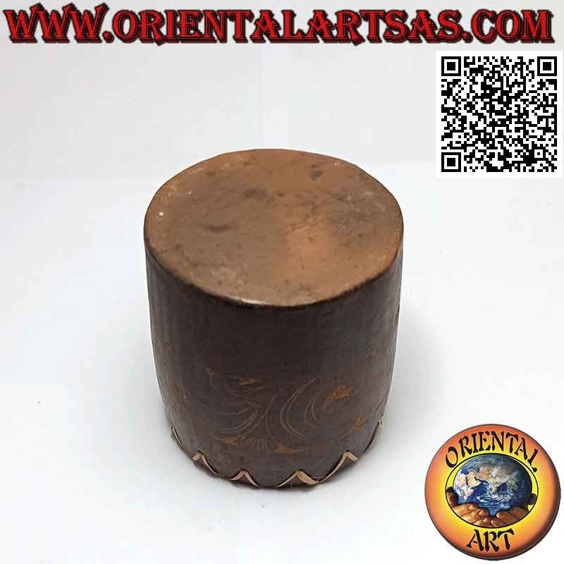 Traditional Lombok round pen holder with floral and wicker decoration, in terracotta