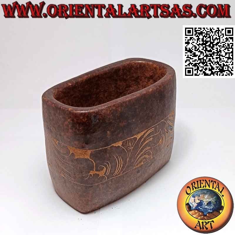 Portalápices rectangular tradicional de Lombok con decoración floral, en terracota