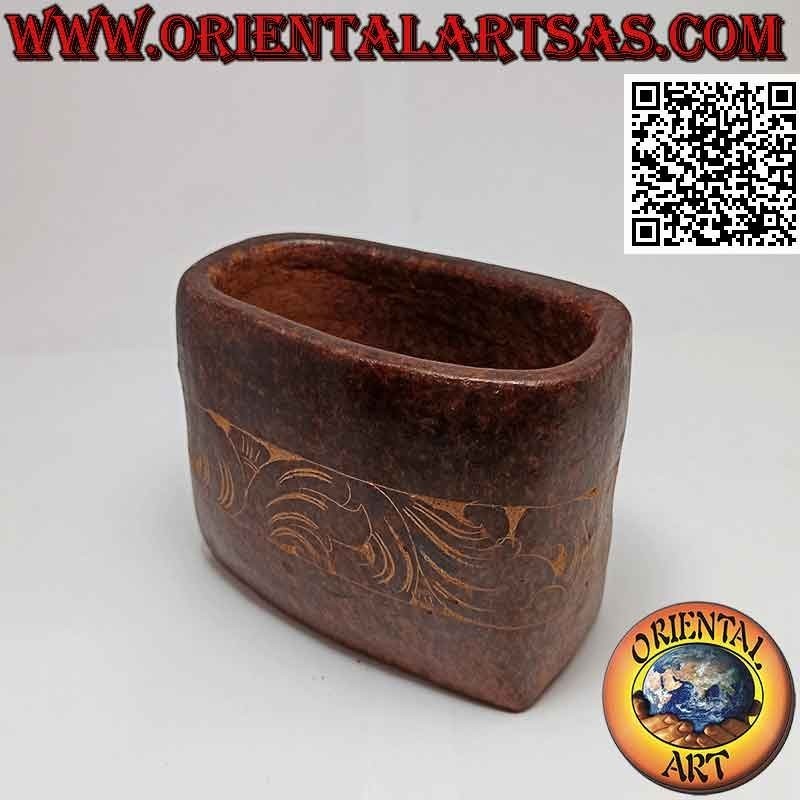 Portalápices rectangular tradicional de Lombok con decoración floral, en terracota