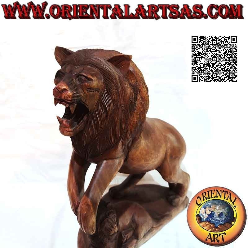 Sculpture lion grognant avec ourson en bois de suar 45cm (sculpté à la main dans un seul bloc)