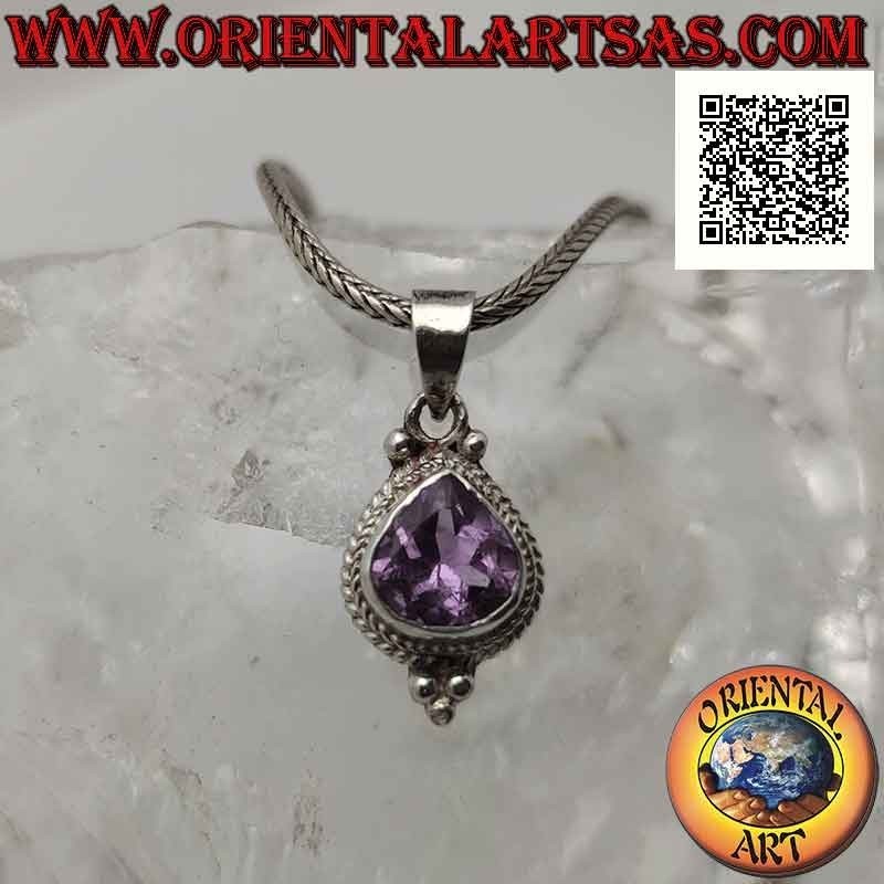 Pendentif en argent avec améthyste en forme de goutte entourée d'entrelacs et trois boules en dessous (B)
