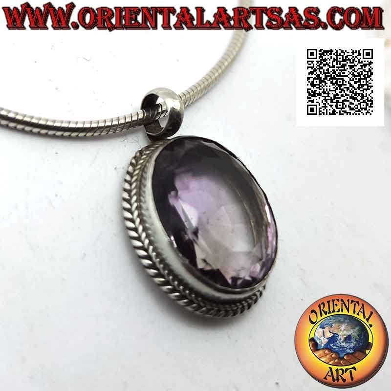 Pendentif en argent avec une grande améthyste naturelle ovale à facettes entourée d'entrelacs