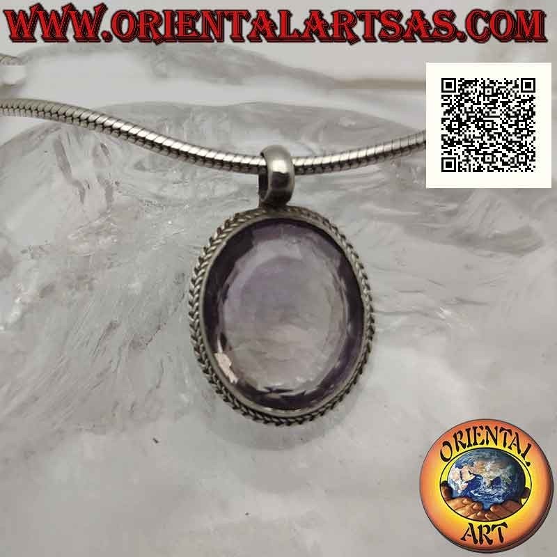 Pendentif en argent avec une grande améthyste naturelle ovale à facettes entourée d'entrelacs
