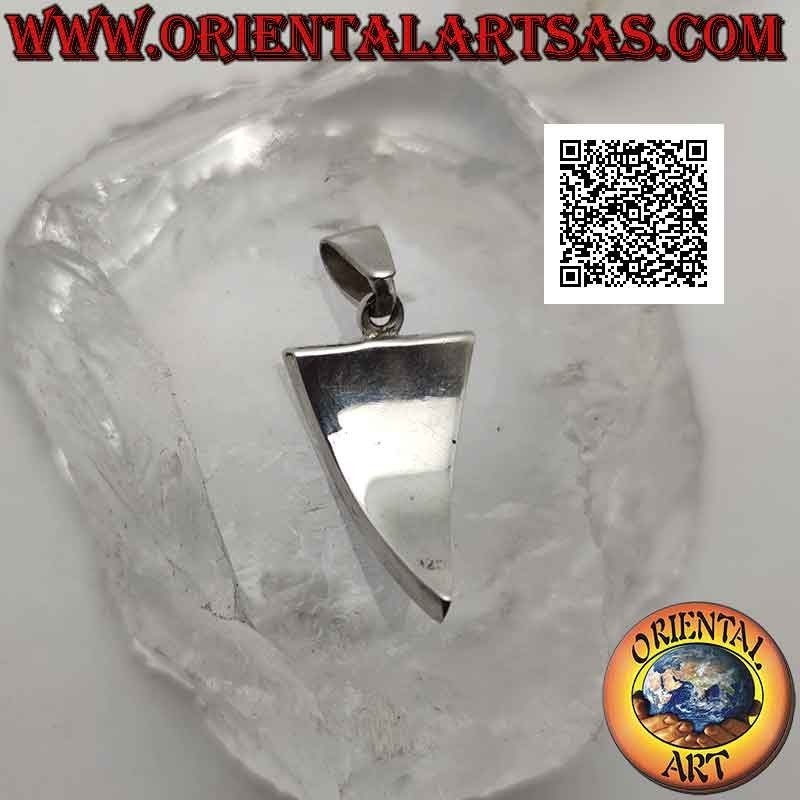 Colgante triangular curvo de plata con tres triángulos escalenos de nácar multicolor al ras del borde