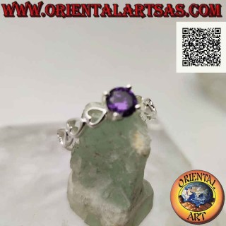Anello in argento solitario con ametista di sintesi tonda incastonata e cuori traforati sui lati