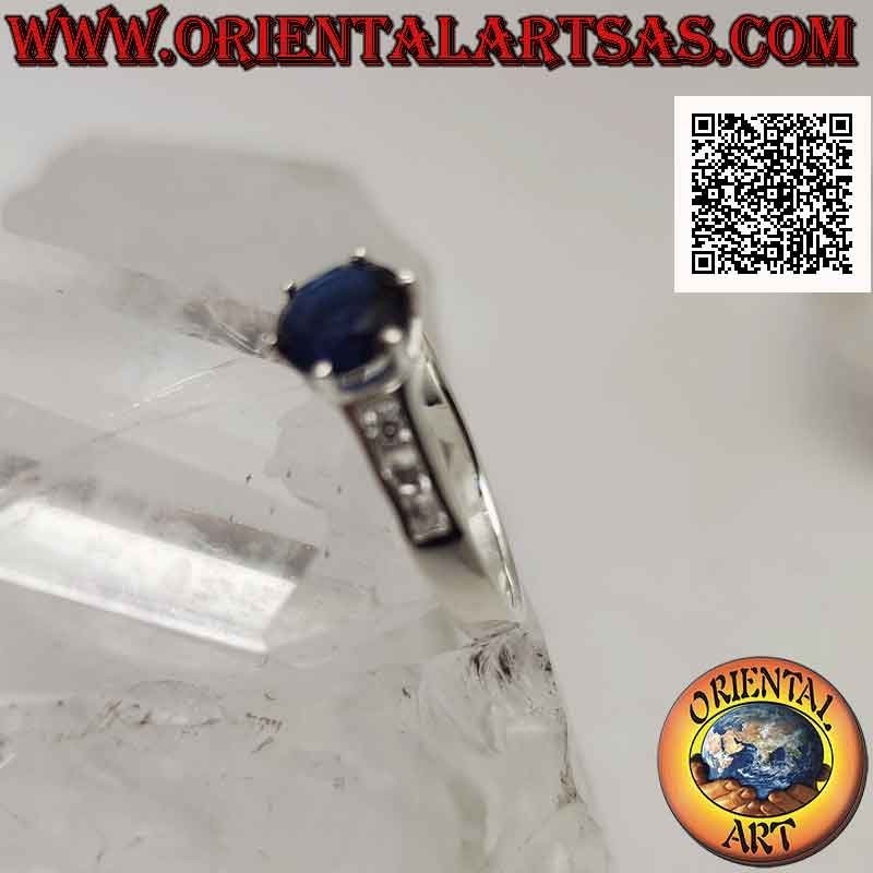 Solitaire silver ring with round synthetic sapphire set in relief and zircons on the sides