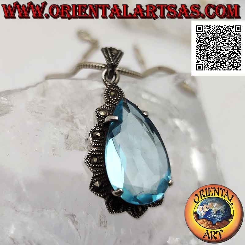 Pendentif en argent avec une grosse topaze bleue en forme de larme sertie dans une monture impériale parsemée de marcassite