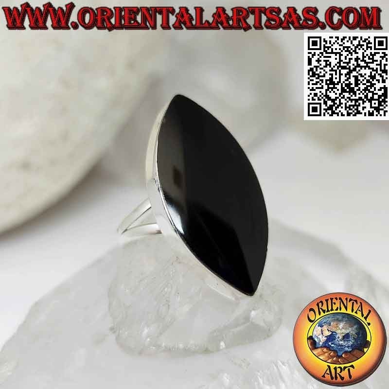 Anillo de plata con ónix elíptico puntiagudo con borde liso (lanzadera)