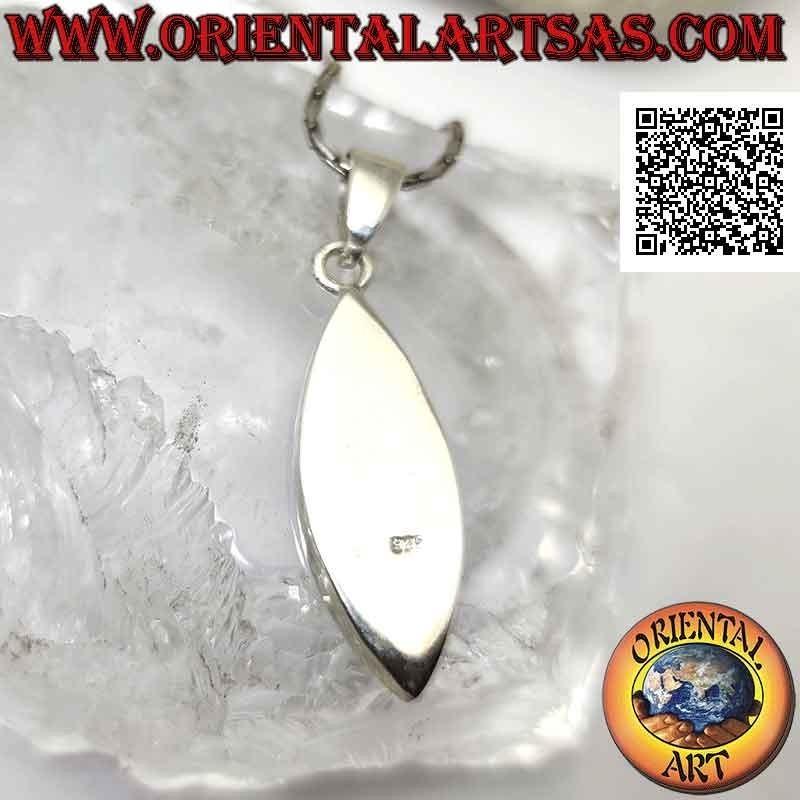 Pendentif navette en argent avec trois bandes obliques de nacre multicolore affleurant la tranche