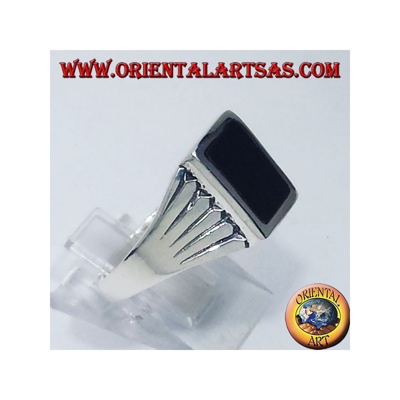 Anello in argento linee intagliate, con Onice rettangolare
