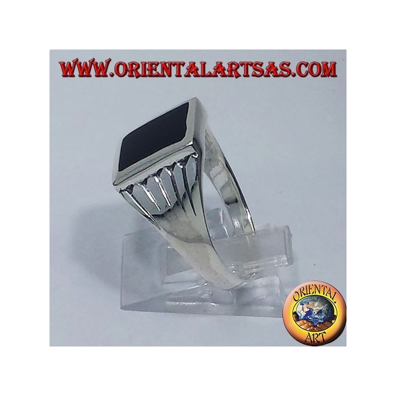 Anello in argento linee intagliate, con Onice rettangolare