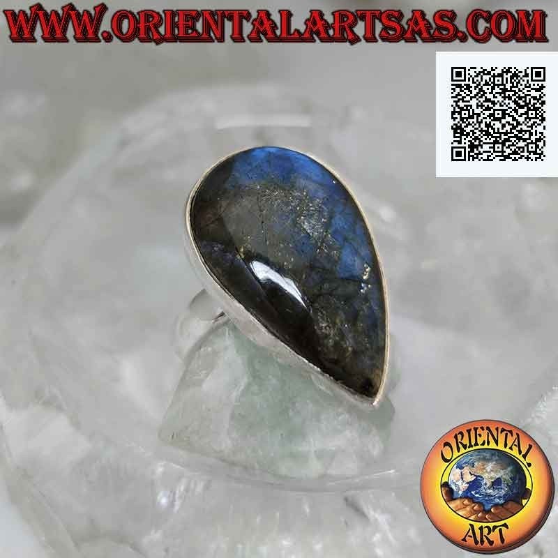Anello in argento con grande labradorite a goccia allungata cabochon su montatura liscia (regolabile)