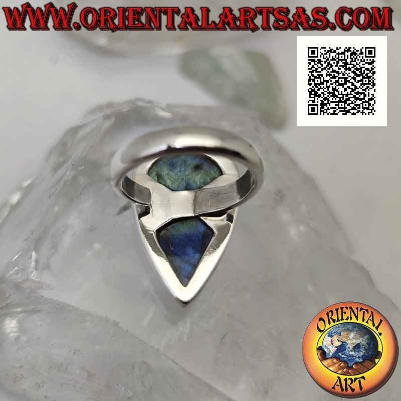 Anello in argento con grande labradorite a goccia allungata cabochon su montatura liscia (regolabile)