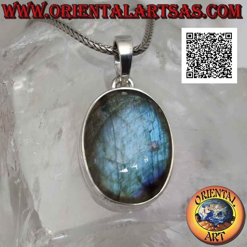 Pendentif en argent avec un gros cabochon ovale en labradorite sur monture lisse