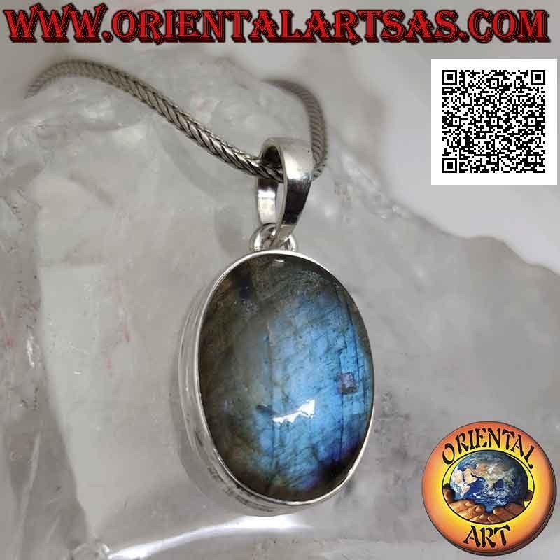 Ciondolo in argento con grande labradorite ovale cabochon su montatura liscia