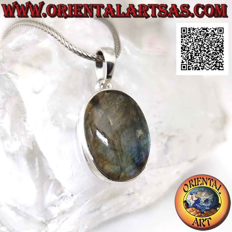 Ciondolo in argento con grande labradorite ovale cabochon su montatura liscia