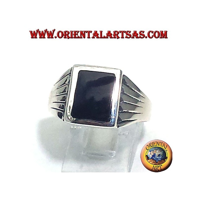 Anillo de plata con líneas talladas, con Onyx rectangulares