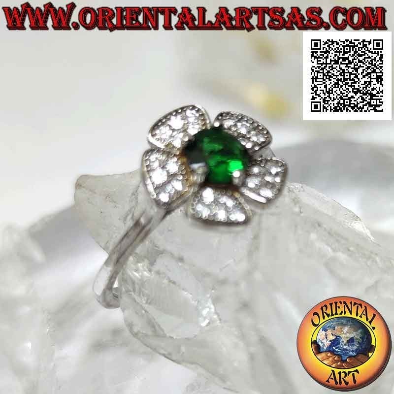 Bague en argent fleur "fraise des bois" avec une émeraude synthétique ronde et des pétales de zircon
