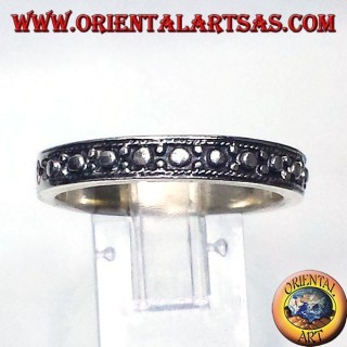 anillo de plata, tallado, estrecha banda de tiro