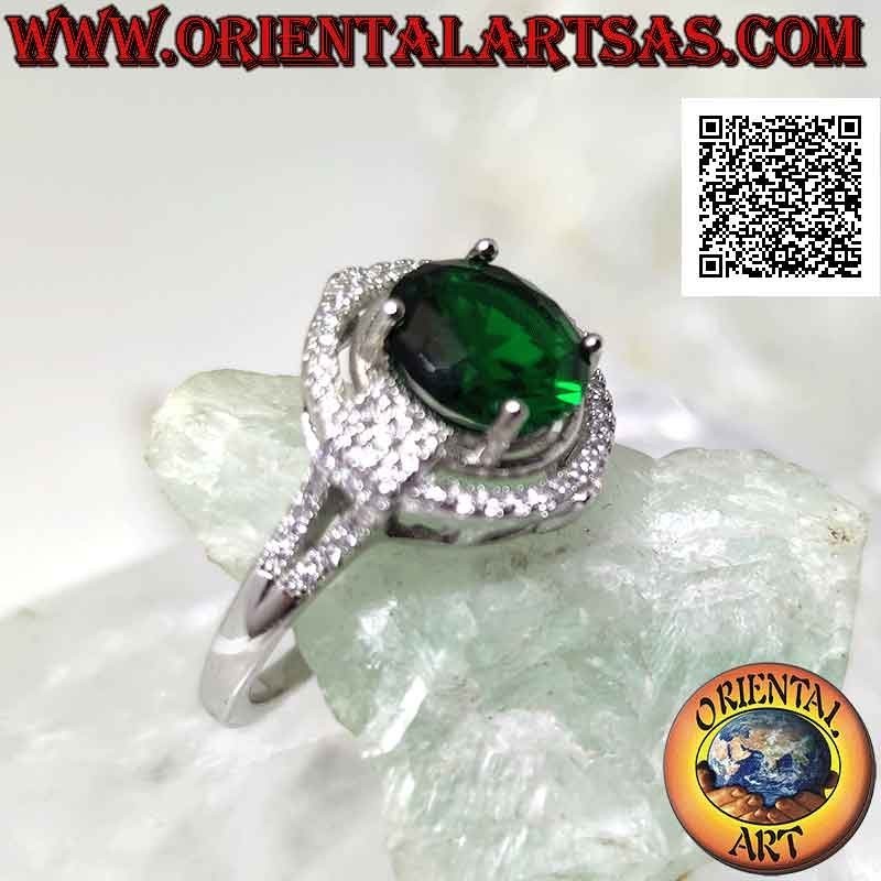 Bague en argent avec émeraude synthétique ronde sertie entourée de zircons avec relief sur les points cardinaux