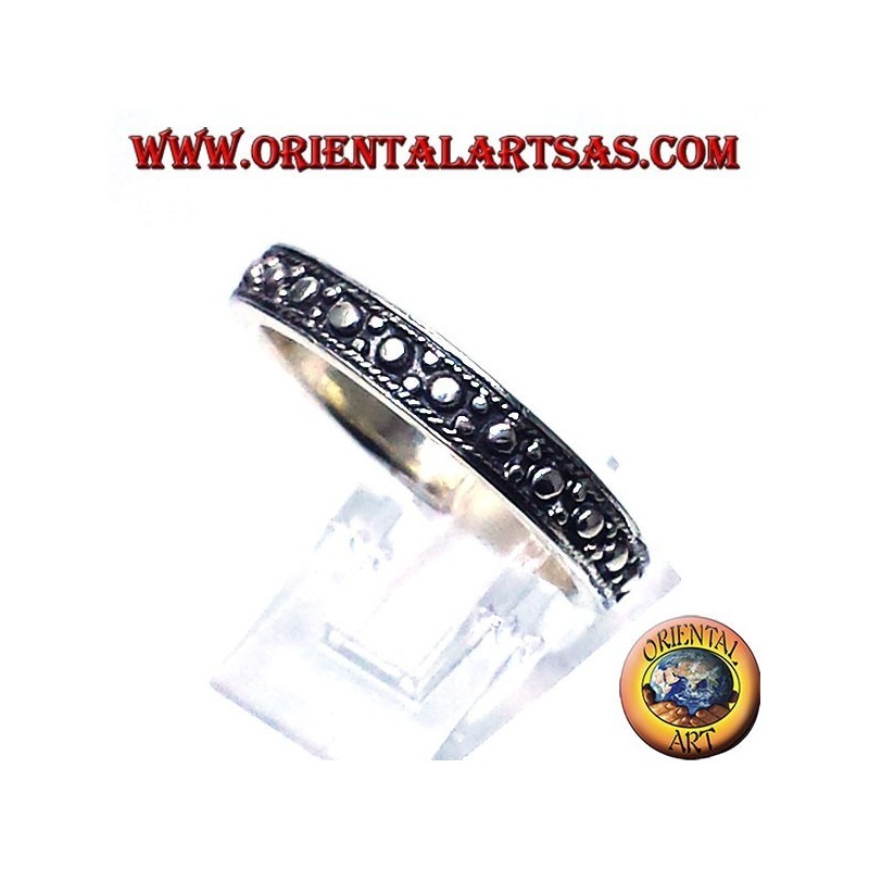 anillo de plata, tallado, estrecha banda de tiro