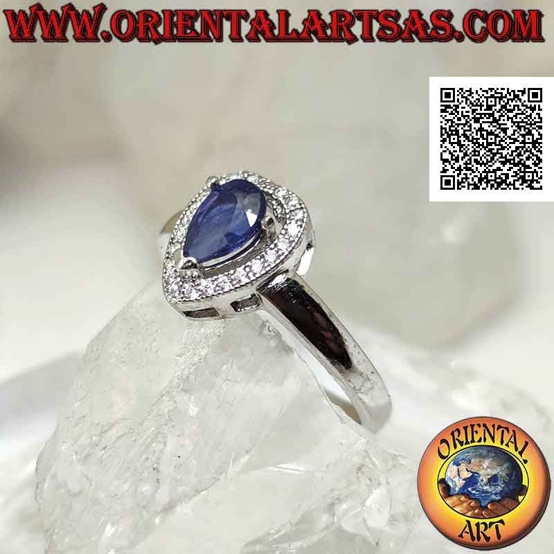 Anillo de plata con zafiro sintético en forma de lágrima engastado rodeado de circonitas con terminal superpuesto