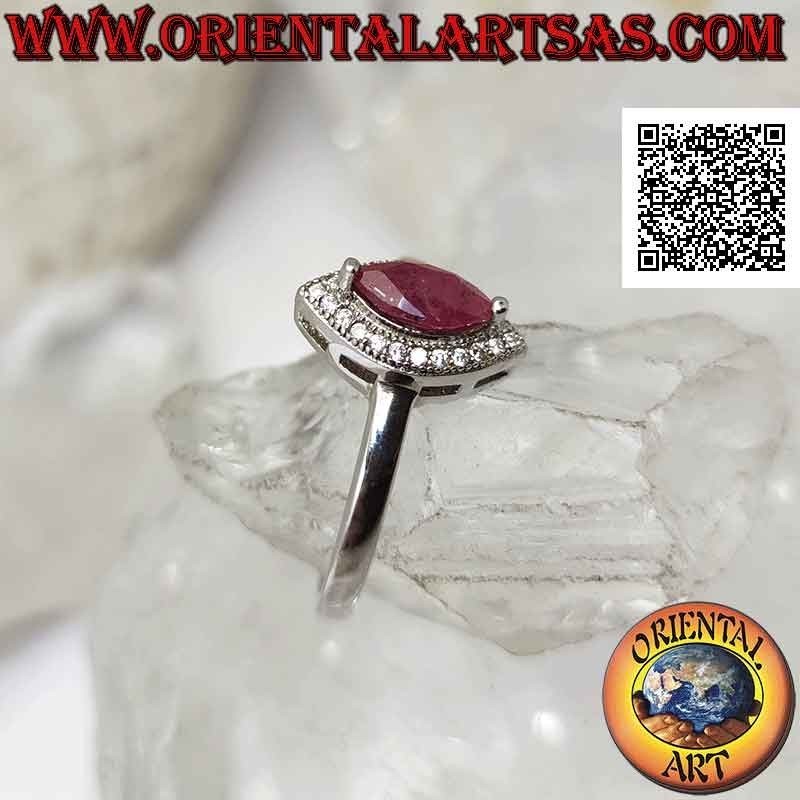 Bague en argent avec rubis navette naturel serti entouré de zircons cubiques