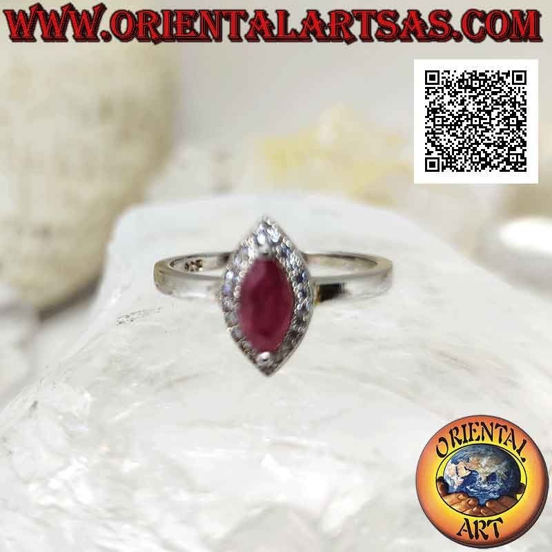 Bague en argent avec rubis navette naturel serti entouré de zircons cubiques