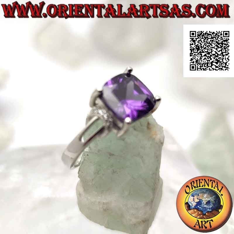 Bague en argent sertie d'une améthyste synthétique carrée et d'un anneau en zircon sur les côtés