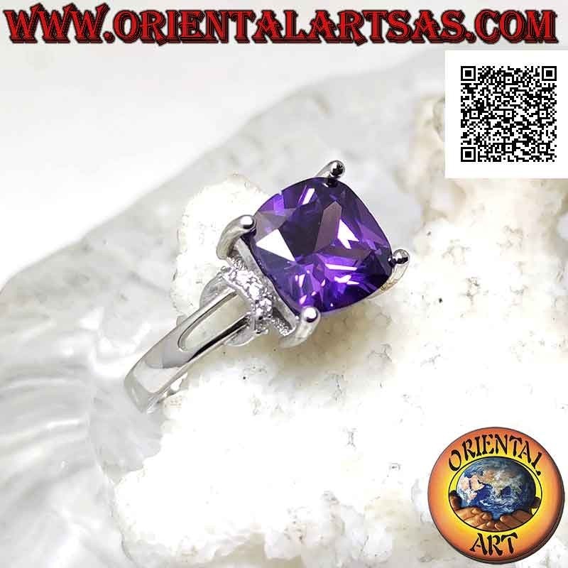 Anello in argento con ametista di sintesi quadrata incastonata e anello di zirconi sui lati