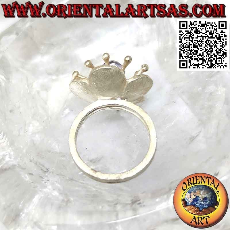 Anello in argento satinato a forma di fiore con anemone di mare e zircone centrale