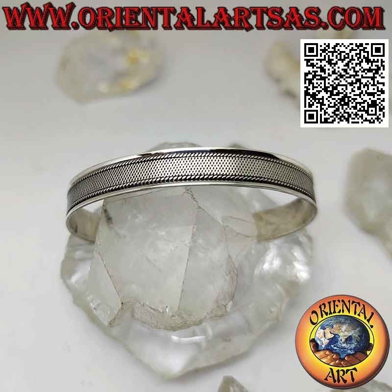 Brazalete rígido en plata 925 ‰ con densa micromalla en bajorrelieve