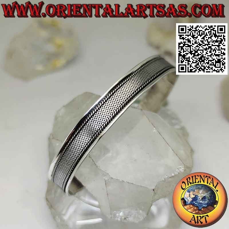 Starres Armband aus 925 ‰ Silber mit dichtem Mikrogeflecht im Flachrelief