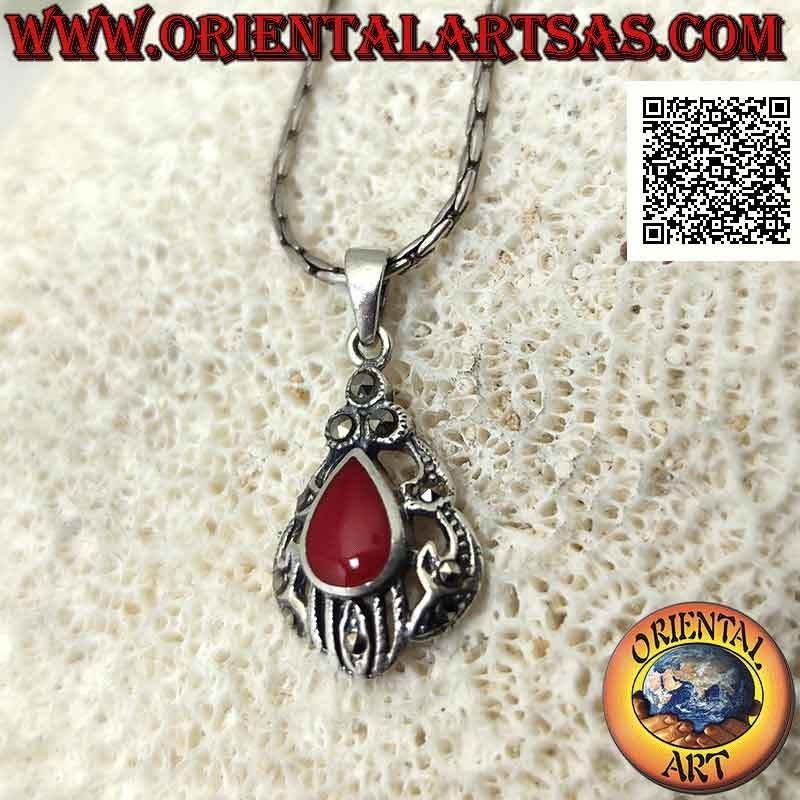 Pendentif en argent avec cornaline en forme de larme entourée d'un décor ajouré constellé de marcassite
