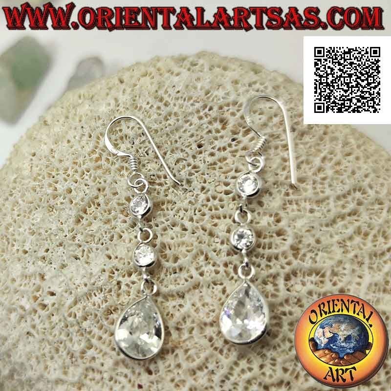 Boucles d'oreilles pendantes en argent avec trois zircons blancs alignés (deux ronds et un en forme de goutte)