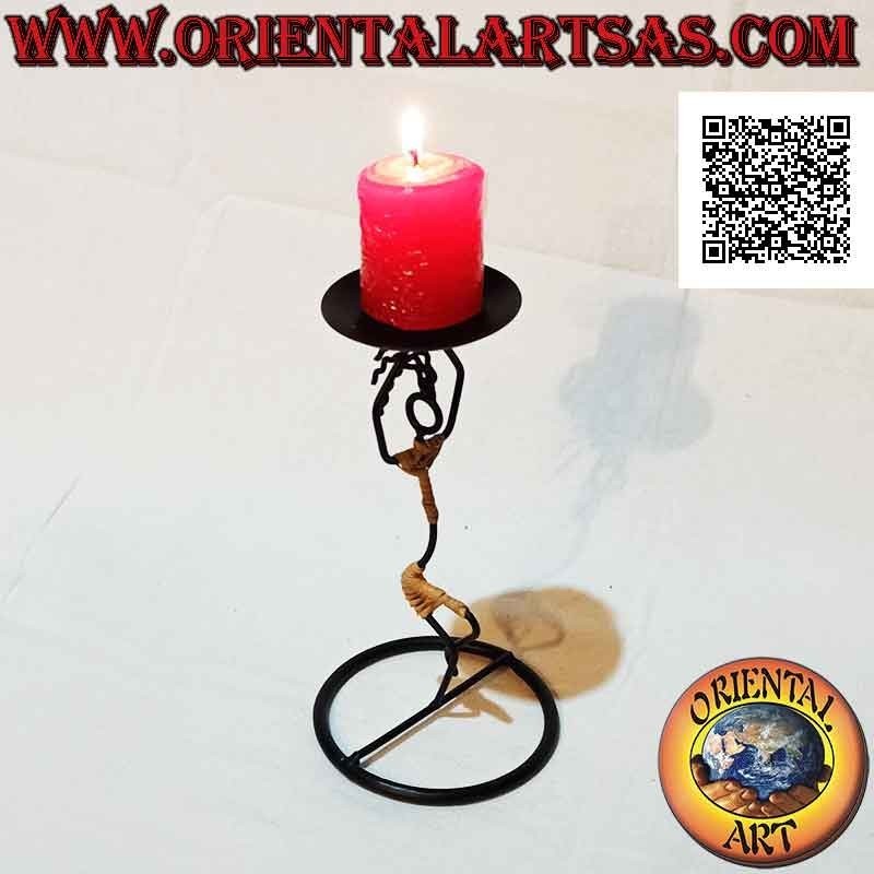 Candelabro de hierro forjado hecho a mano "hombre bailando en quinta posición"
