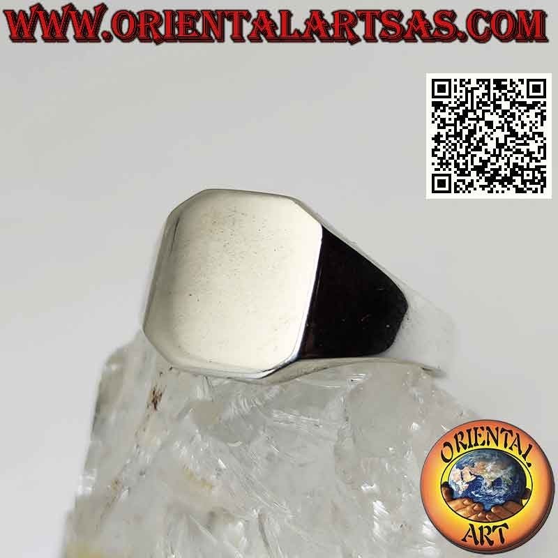 Smooth silver ring with rounded rectangular chevalier