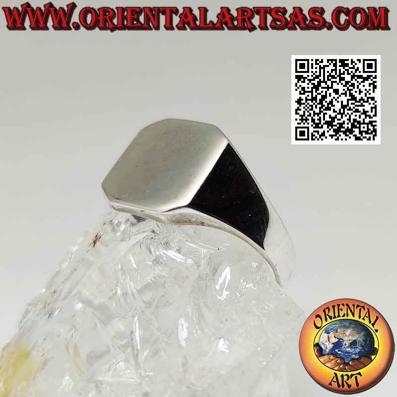 Anello in argento liscio a chevalier rettangolare smussato
