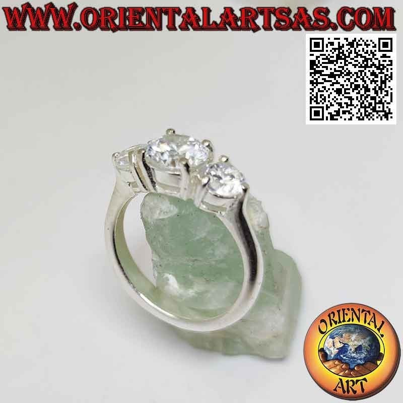 Anello in argento "trilogy" con tris di zirconi tondi incastonati