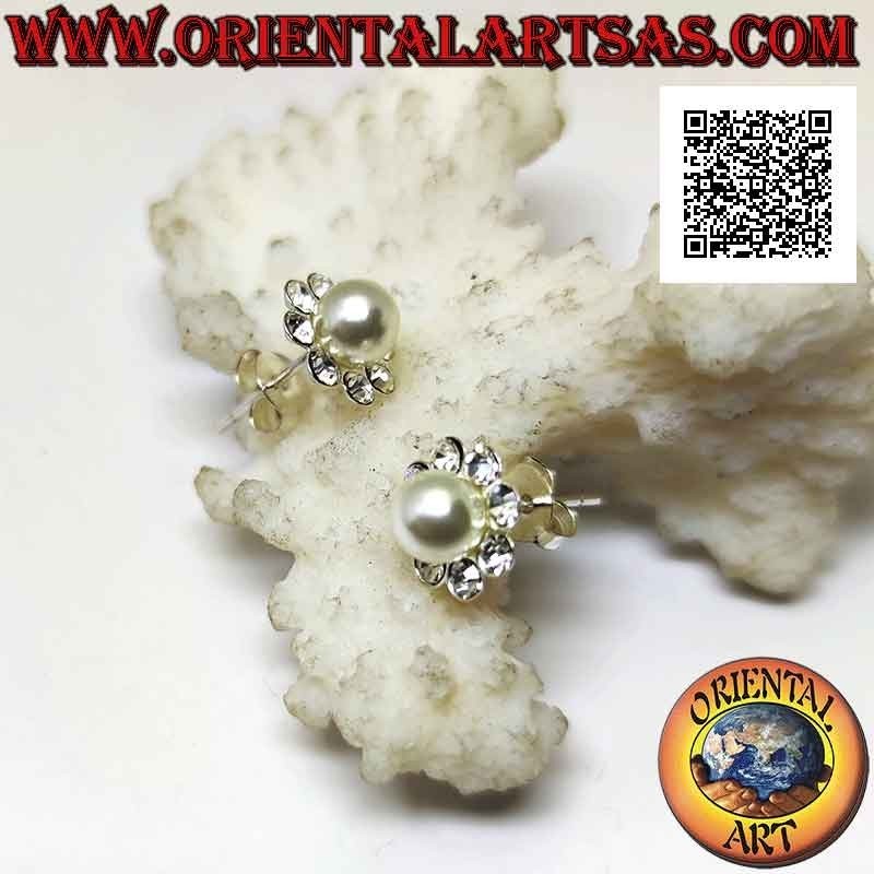 Pendientes de plata de lóbulo a flor con una perla central rodeada de circonitas blancas