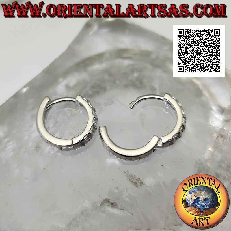 Silberohrringe, glatte Kreise mit doppelter Reihe weißer Zirkone auf einer Seite von 14 x 3 x 2 mm (Klick)