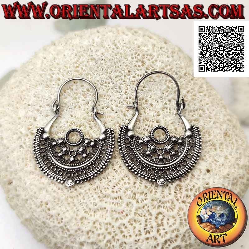 Pendientes de plata, círculos con rosetón semicircular decorado con bolitas y filigrana (cierre de lazo) de 28 mm